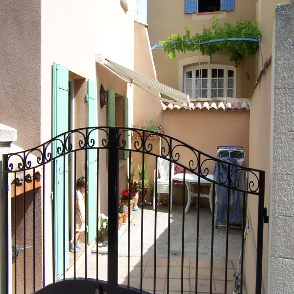 Offres de location Maison de village Sérignan-du-Comtat 84830
